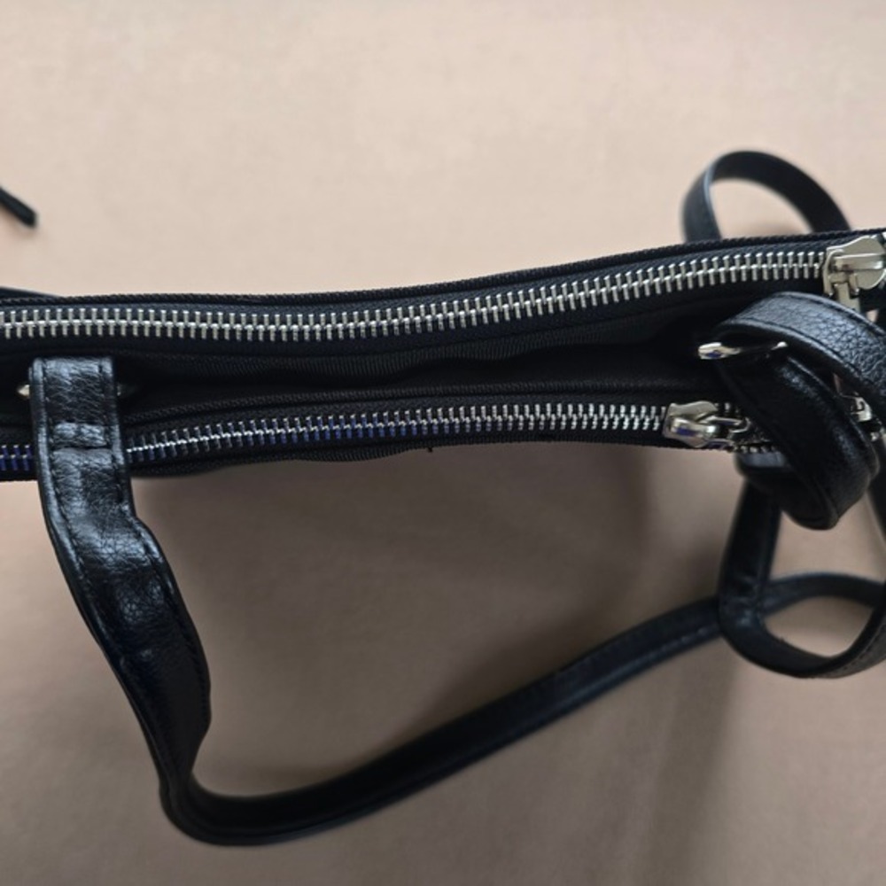 Roots 73 Black Faux Leather Nylon Crossbody Bag‎ Adjustable Strap Zipper Pockets - Picture 15 of 16